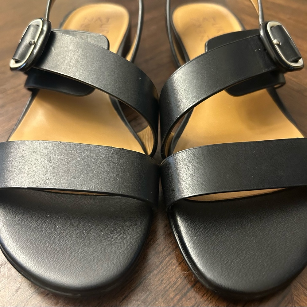 NEW Women’s Black leather naturalizer sandals (6M)